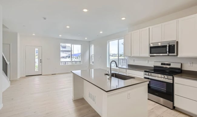 Photo - 5552 Second Ave