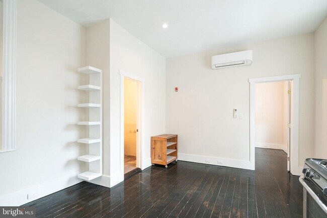 Photo - 1836 Delancey St Unit 1