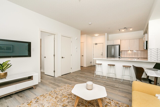 Photo - Solis Giroux