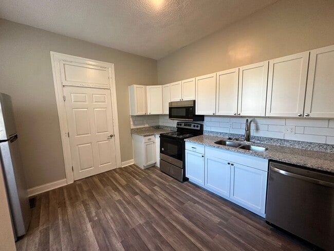 Photo - Beautiful Lower Unit in Duplex on Marcum Park Downtown!!!!