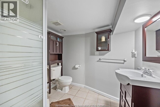 Photo - 1640 HALL LOWER