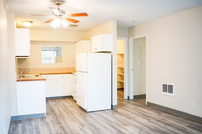 Photo - Great Garden Level 1Bdr Near OHSU with Private Patio! Unit 105