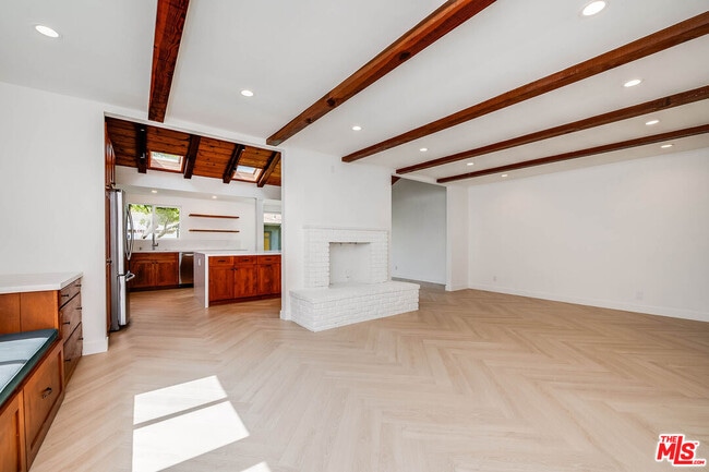 Photo - 749 N Niagara St