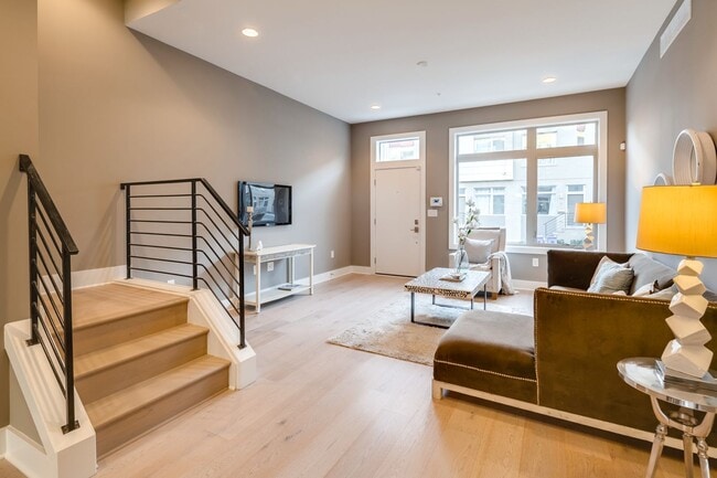 Photo - Queen Village Townhome with Parking