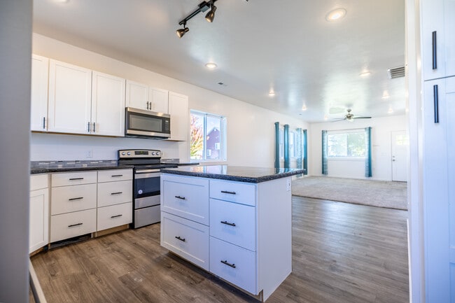 Cocina y sala de estar - 1110 Monroe Ct