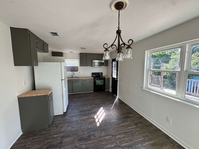 Photo - Spacious and recently remodeled 3 bedroom, 2 bathroom home located in a quiet neighborhood in Cop...