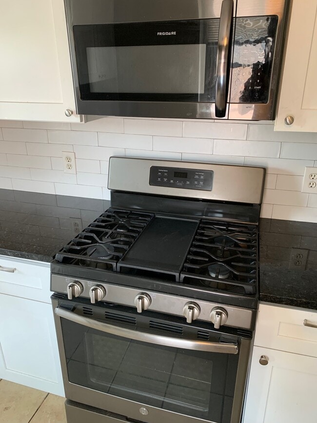 378 Thames St Unit 2