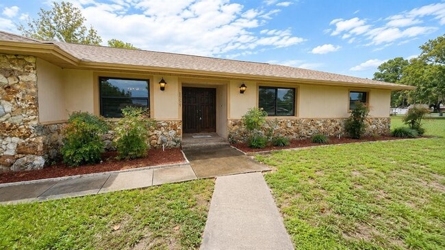 Photo - 35025 Raintree Dr