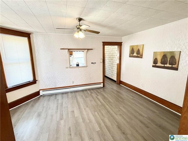 Photo - 308 W Franklin St
