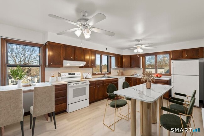 Building Photo - 16 Harold Ave Unit 2