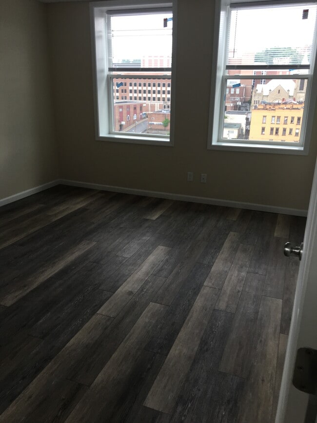 387 High St