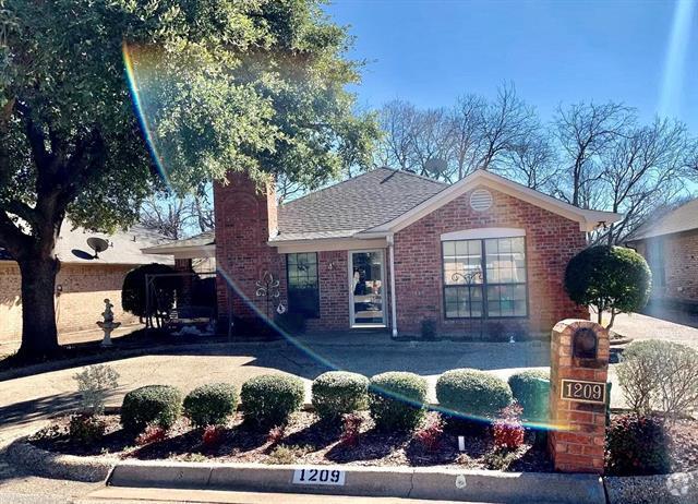 Building Photo - 1209 Meadow Ridge Dr Rental