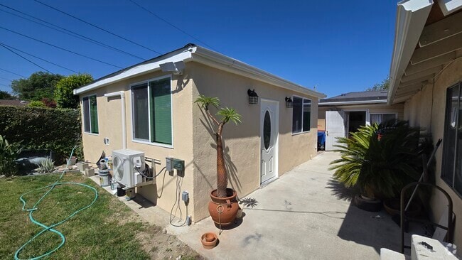Building Photo - 1819 N Frederic St Rental