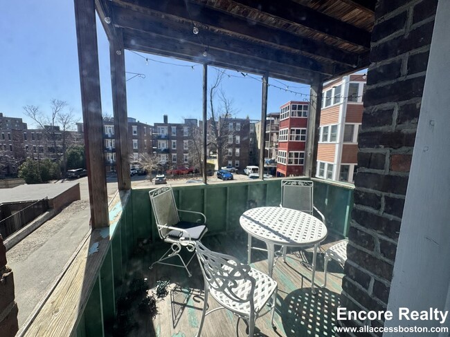 Building Photo - 74 Parkman St Unit 2 Rental