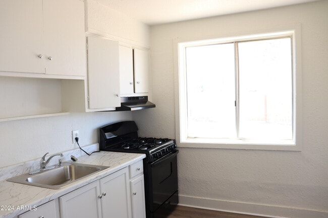 548 Graham Pl