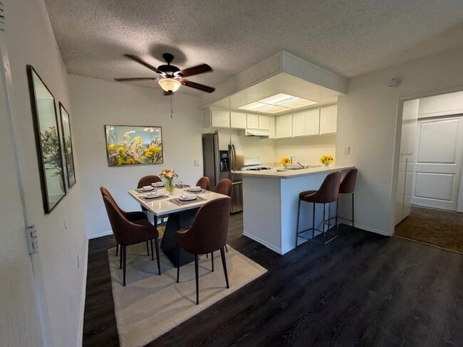 Photo - 1535 E Canfield Ln Unit 16