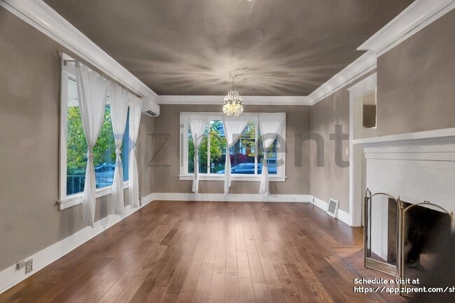 Photo - 902 N 77th St