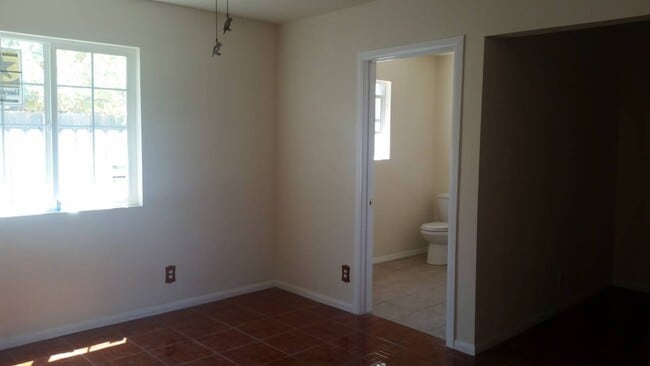 206 W Cedar Ave