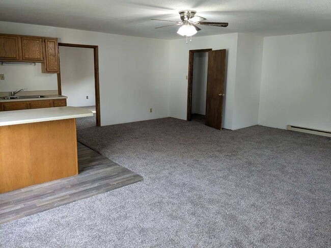 106E - Livingroom - 106 Park St Unit 106E