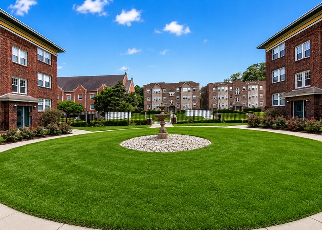 Photo - Roanoke Court Apartments
