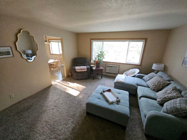 Building Photo - Ember Crest LLC Unit 3