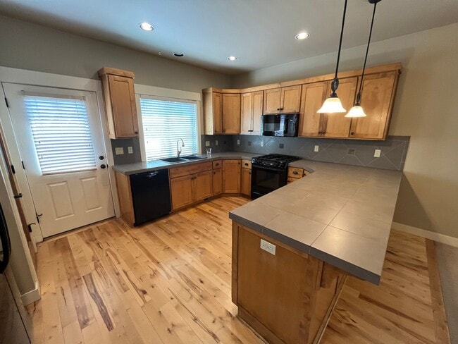 Photo - Landscape Maintenance Included! Spacious 3 Bed/2.5 Bath Home in SW Bend - Elder Ridge Street
