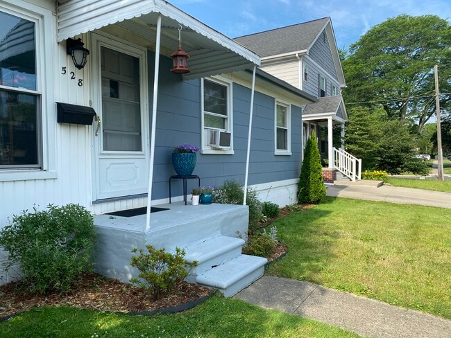 Photo - 528 E Cambourne St