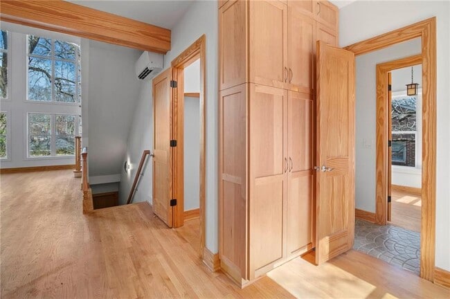 Photo - 1008 Courtenay Dr NE