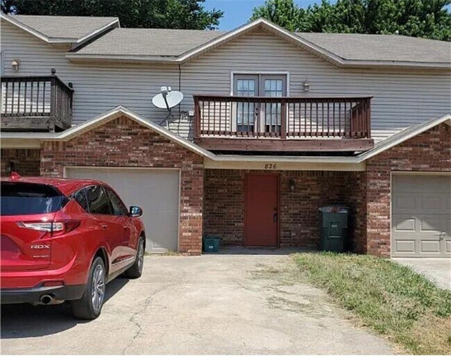 Photo - 826 W Peachtree Dr Townhome