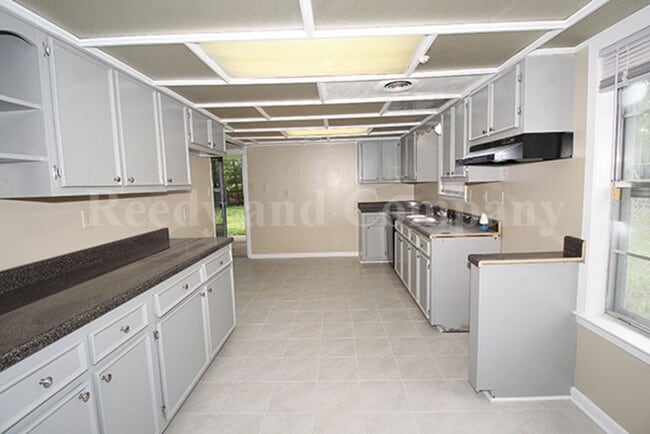 Photo - 5130 Queen Elizabeth Fwy