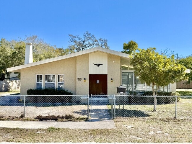 Building Photo - 1013 23rd St W