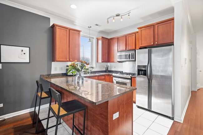 Photo - 2539 W Warren Blvd