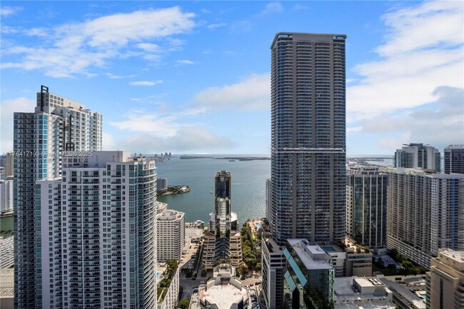 Photo - 1010 Brickell Ave Unidad 4701 Rental