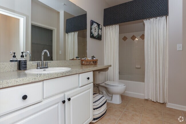 1BR, 1BA - 891SF - Bathroom