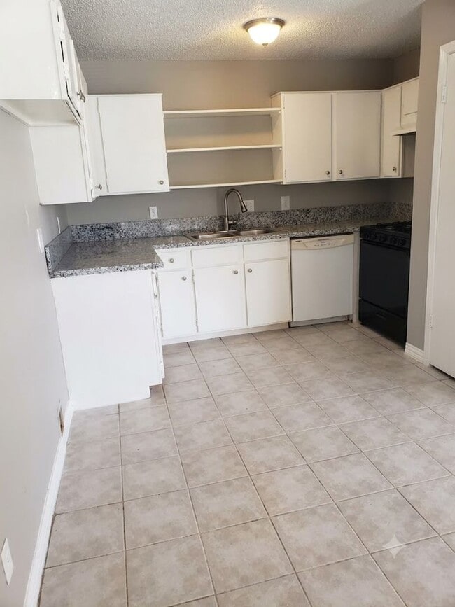 Photo - 17010 Pastoria Dr