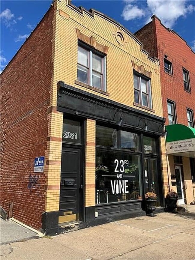 3Bed/1Bath on East Carson Street - 3Bed/1Bath on East Carson Street Casa