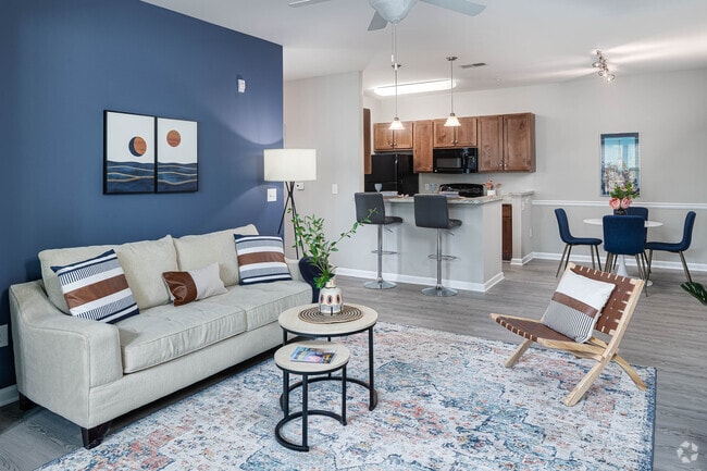 2BR, 2BA, 1.158 metros cuadrados, sala de estar a cocina. - Vinings at Carolina Bays