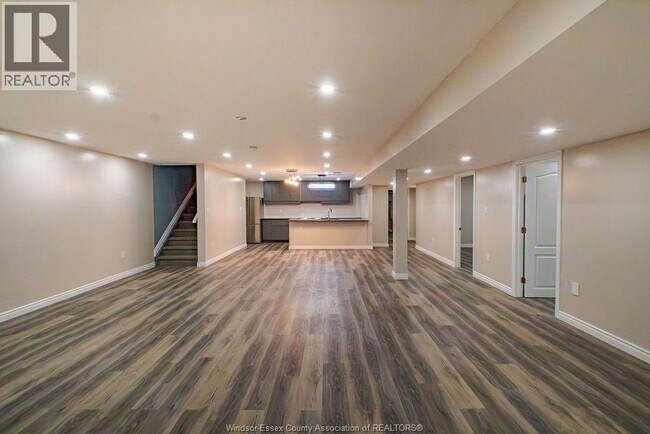 Photo - 1295 Tom Toth St