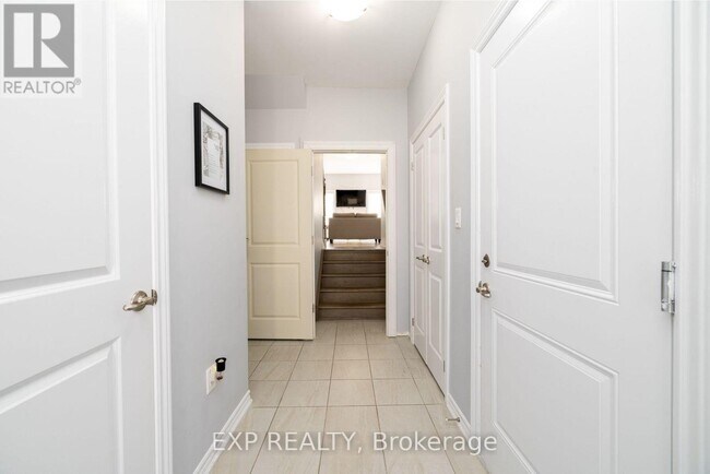 Photo - 324 Equestrian Way