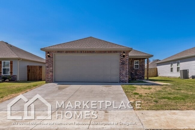 Building Photo - 981 E Starling St