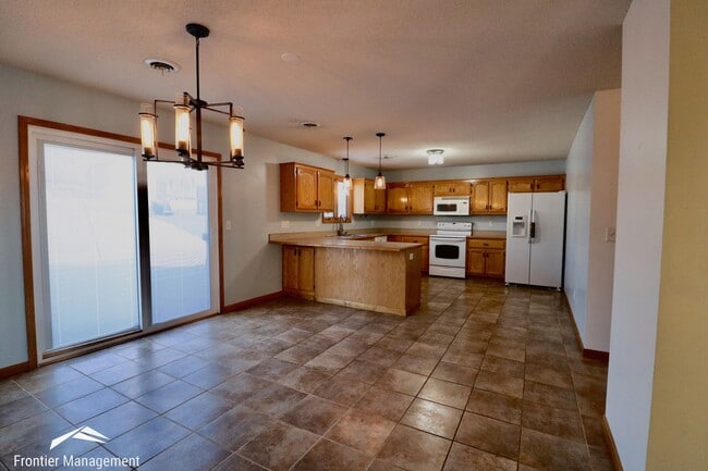 Photo - Beautiful 3 bedroom home just minutes from Manhattan and Fort Riley!