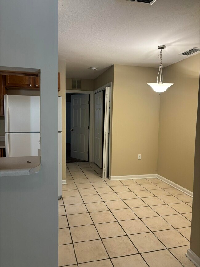 2740 W Tharpe St Unit 105