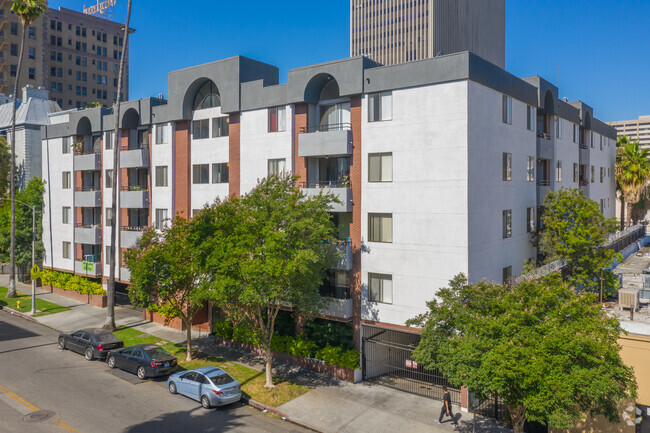 Building Photo - Kenmore Towers Rental