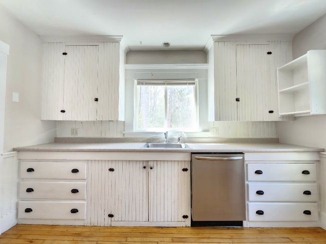 Photo - 387 College Ave