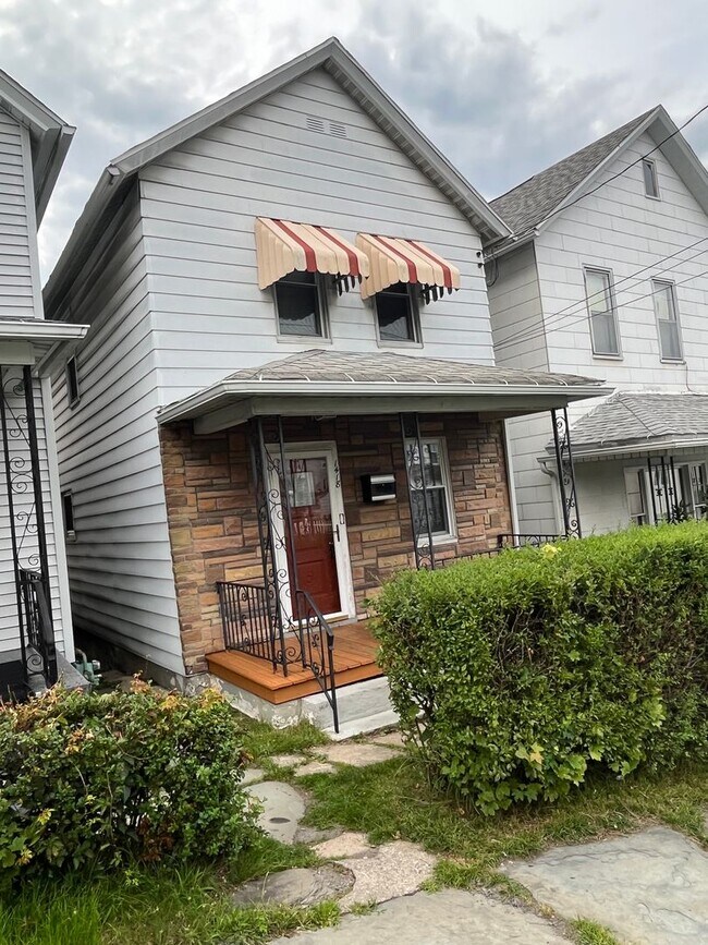 Building Photo - 2 Bedroom Single Family Home, Amazing views from deck, spacious backyard, pet friendly