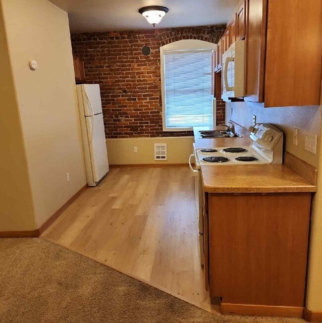 535 SW 6th St Unit 206