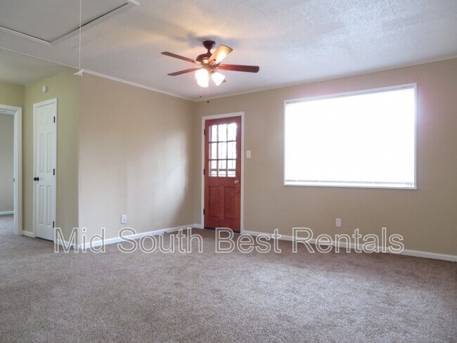 Photo - 2927 Montague Cove