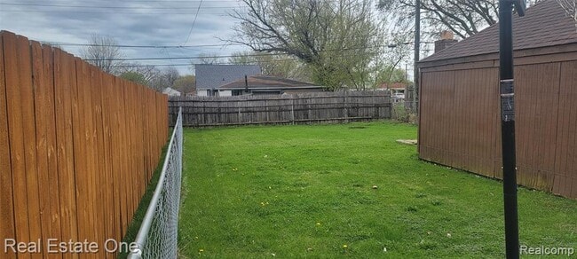 Photo - 25364 Blair St