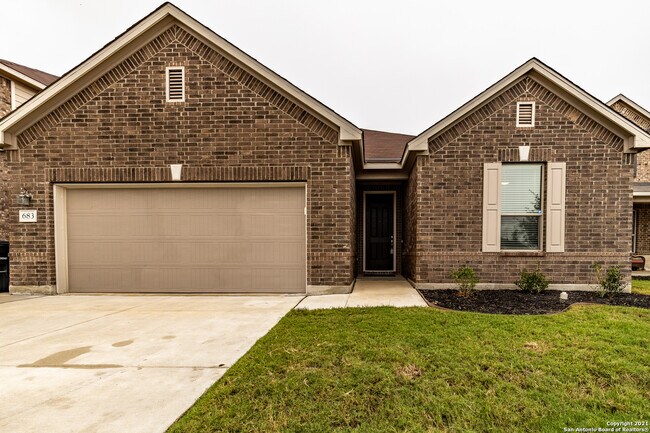 Photo - 683 Pebble Bend