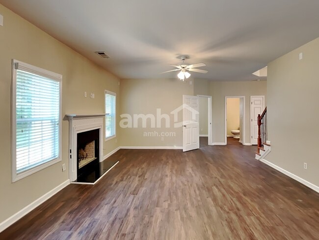 Photo - 211 Sawtooth Ct